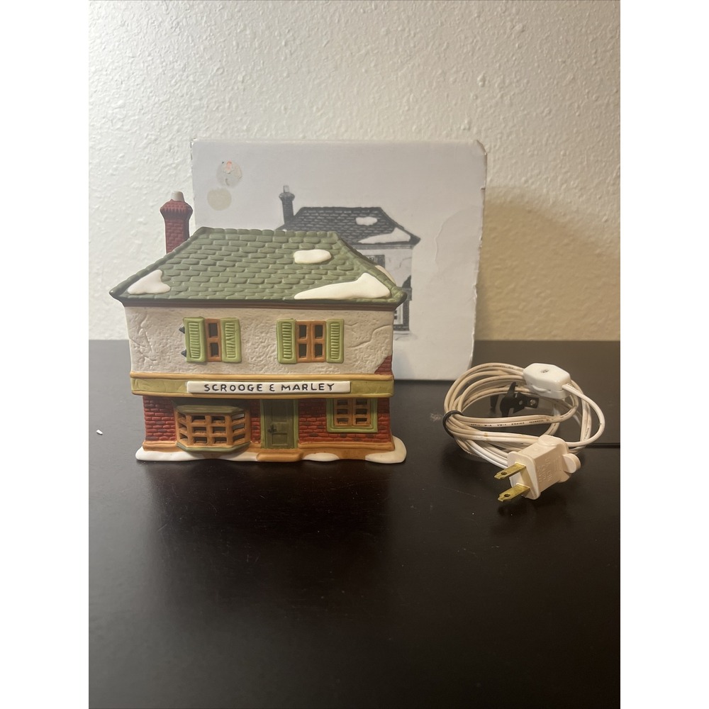 DEPT 56- 65005 SCROOGE AND MARLEY COUNTING HOUSE BUILDING W/CORD 1986 Retired